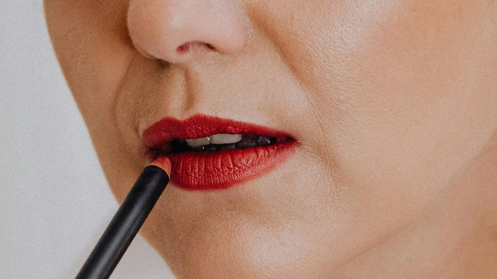 Макіяж для губ жінок 50+ - як обрати косметику Макіяж для губ жінок 50+ - як обрати косметику