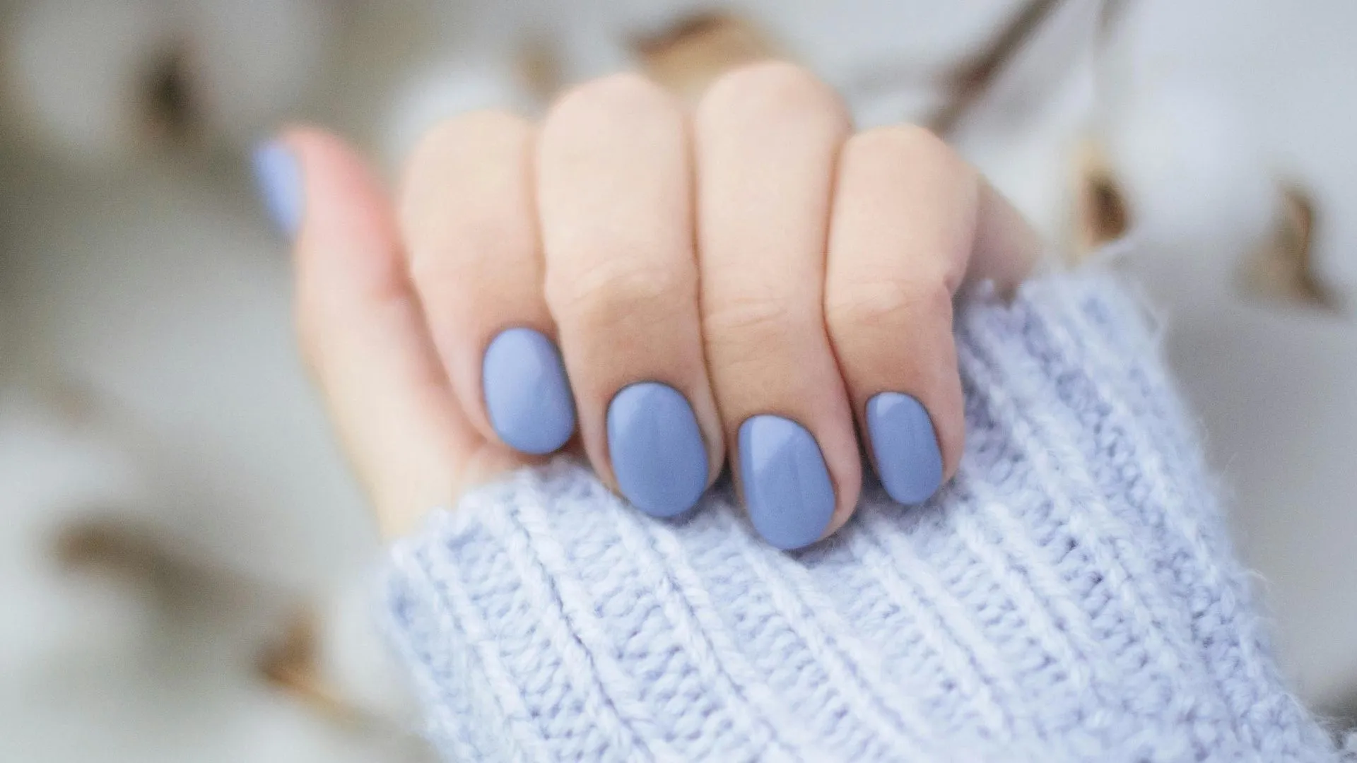 Який колір нігтів обрати на Новий рік 2026