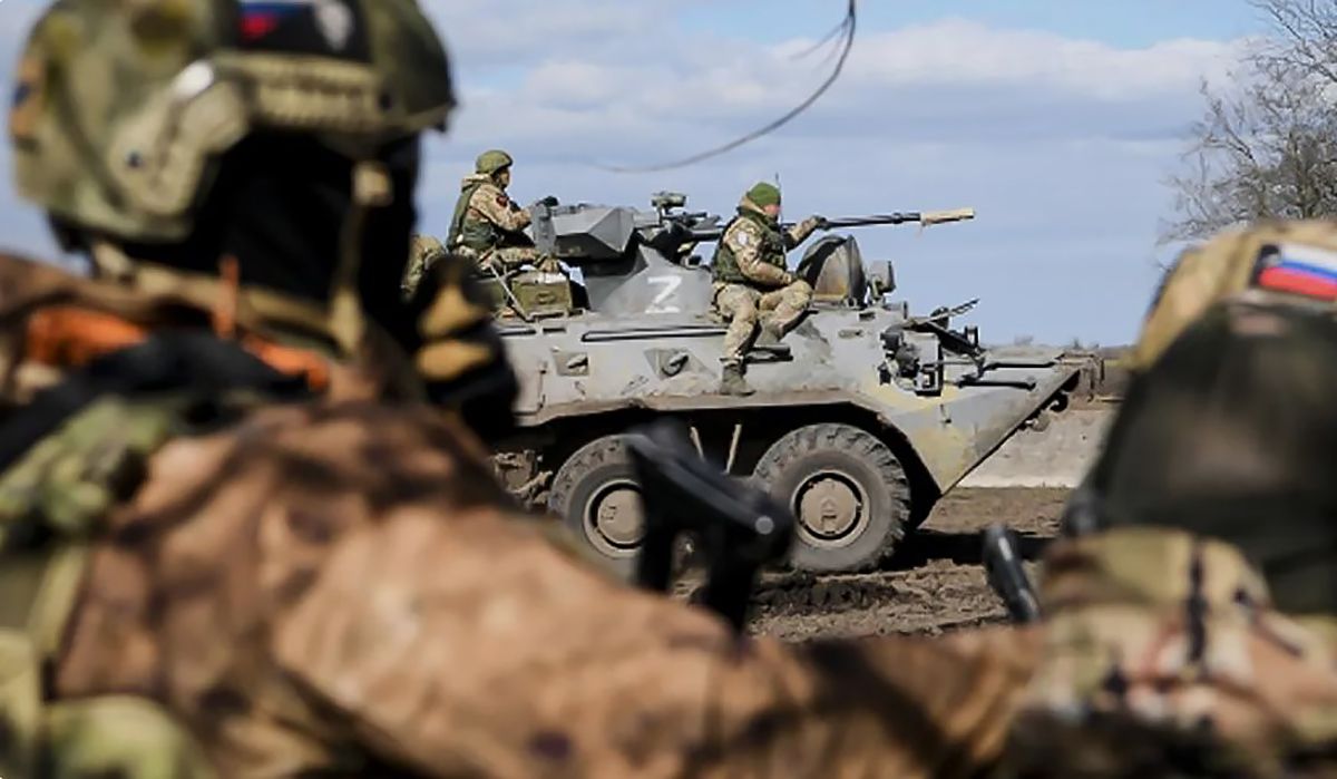 Російські окупанти на БМП Російські окупанти на БМП