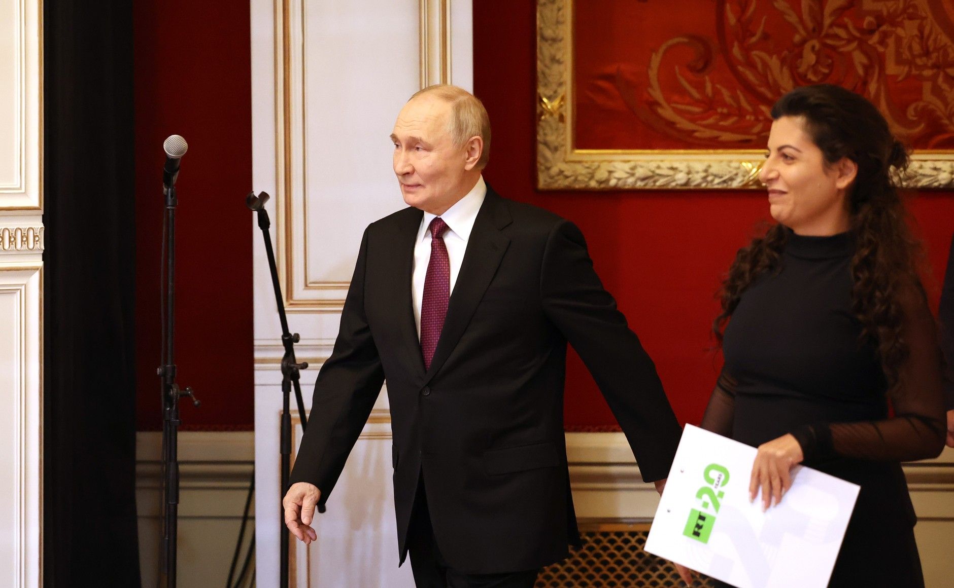 Російський диктатор Путін, російська пропагандистка Симоньян