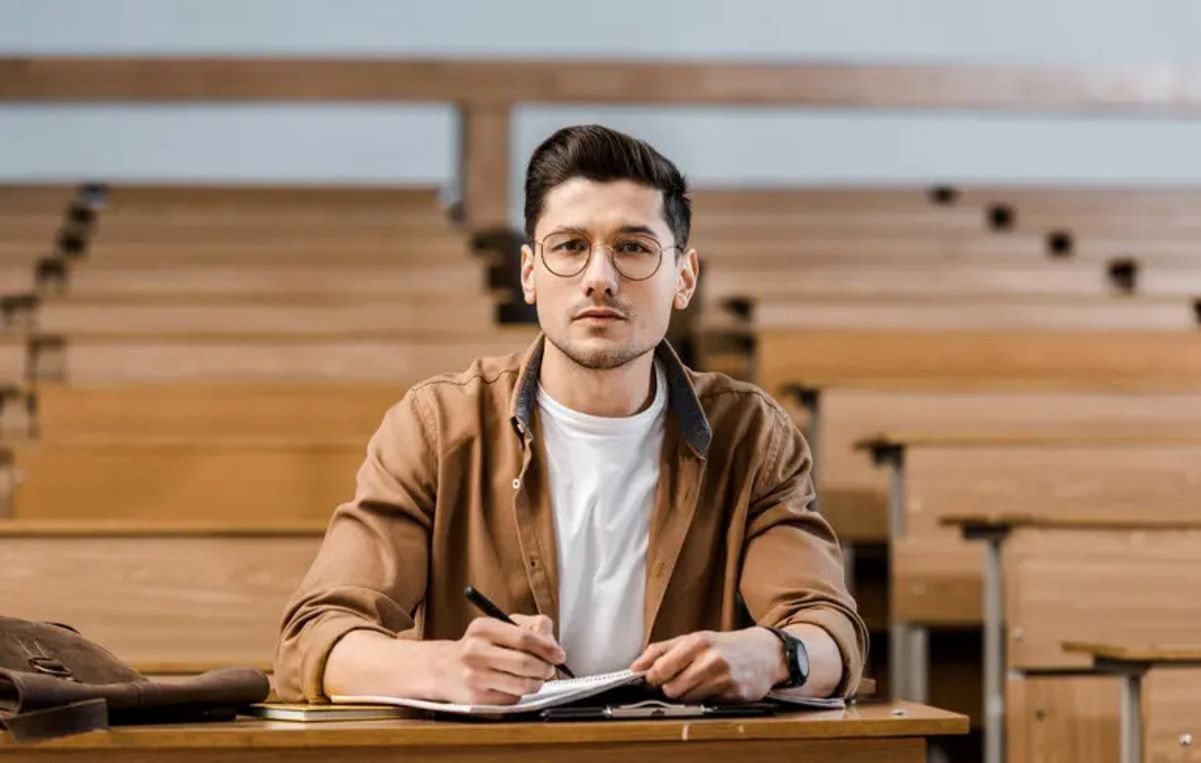 Виїзд за кордон хлопців 18 - 22 років Виїзд за кордон хлопців 18 - 22 років