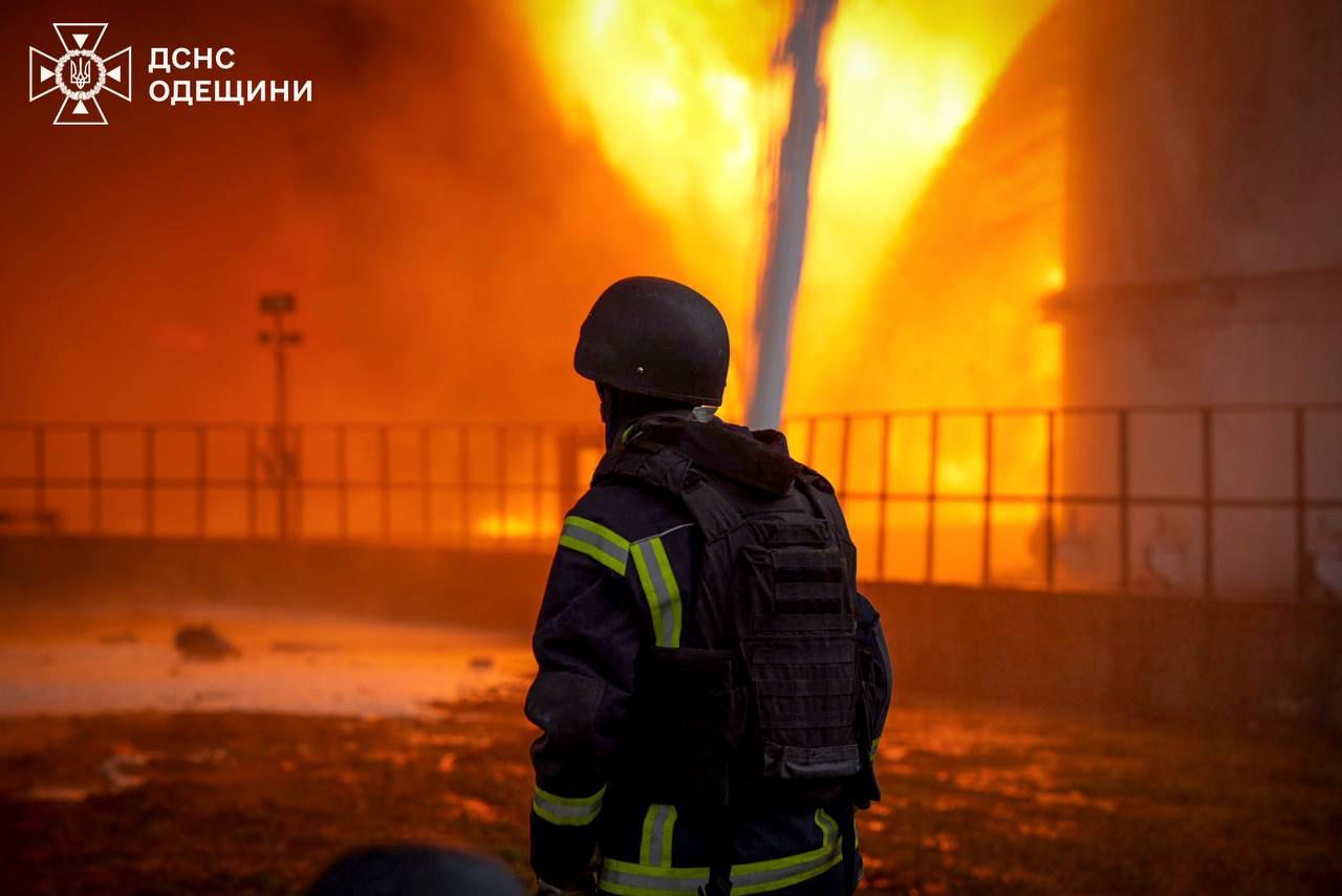 Росіяни вгатили по підприємству, де працювали рятувальники Росіяни вгатили по підприємству, де працювали рятувальники