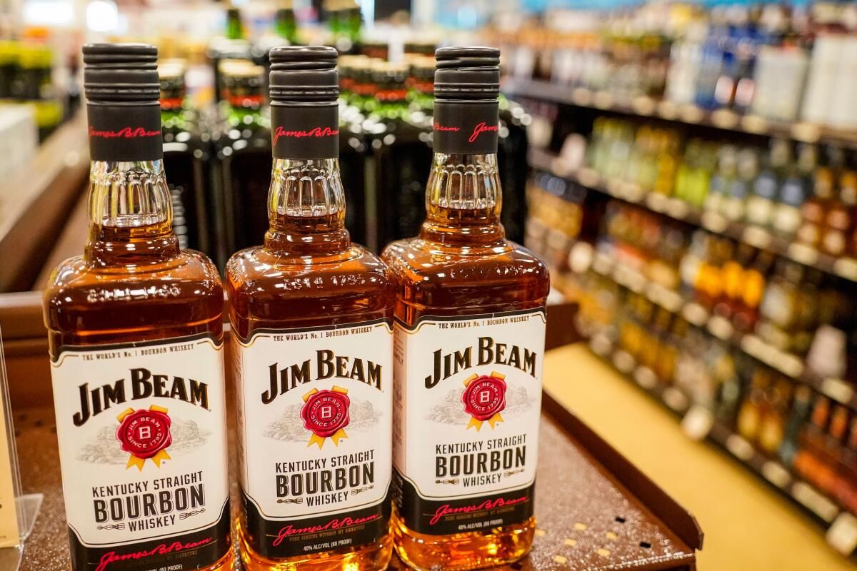 Jim Beam зупиняє виробництво бурбону Jim Beam зупиняє виробництво бурбону