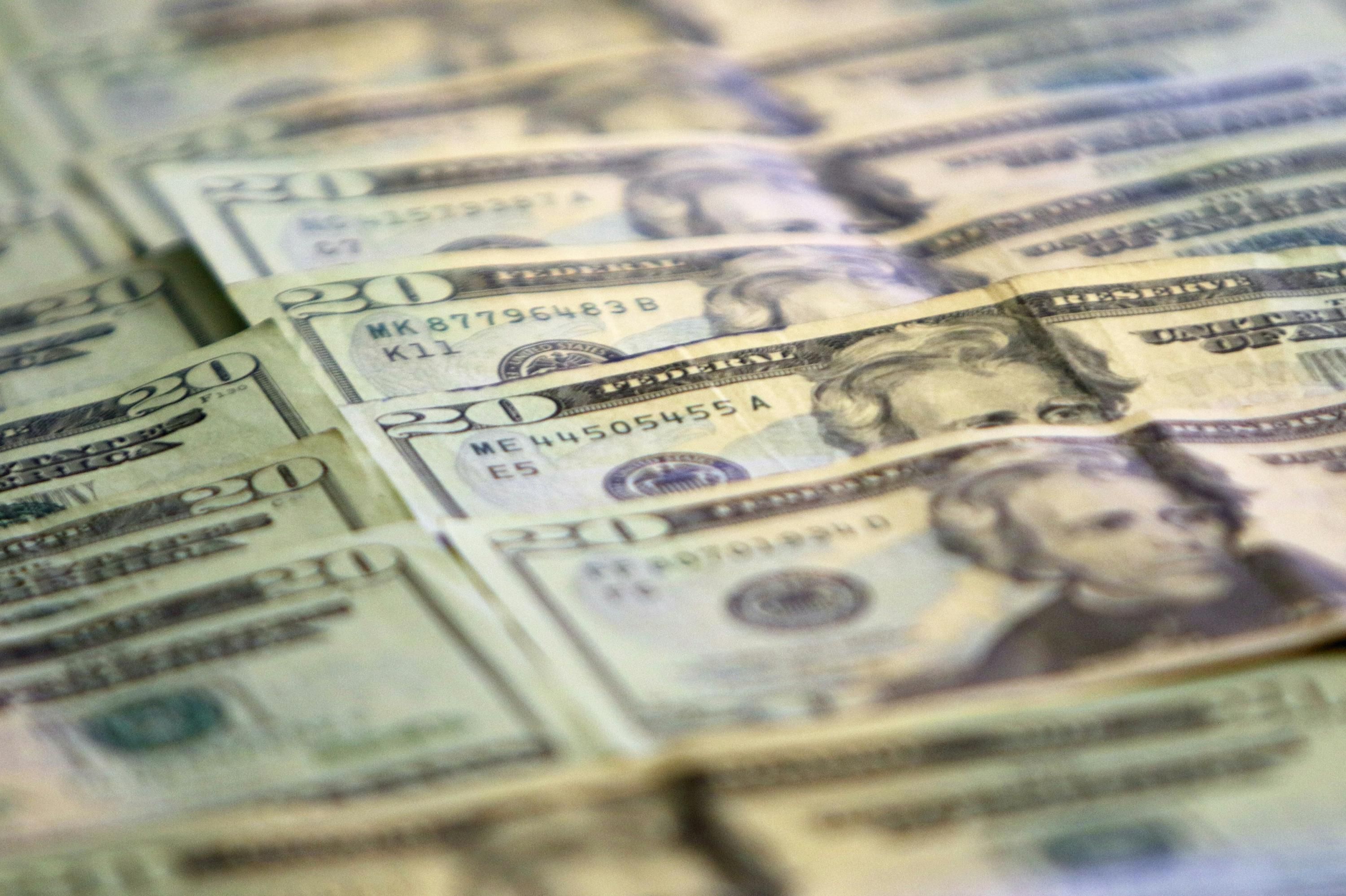 Долар впав в ціні в банках - який курс долара в обміннику, за скільки можна здати долар 24 грудня