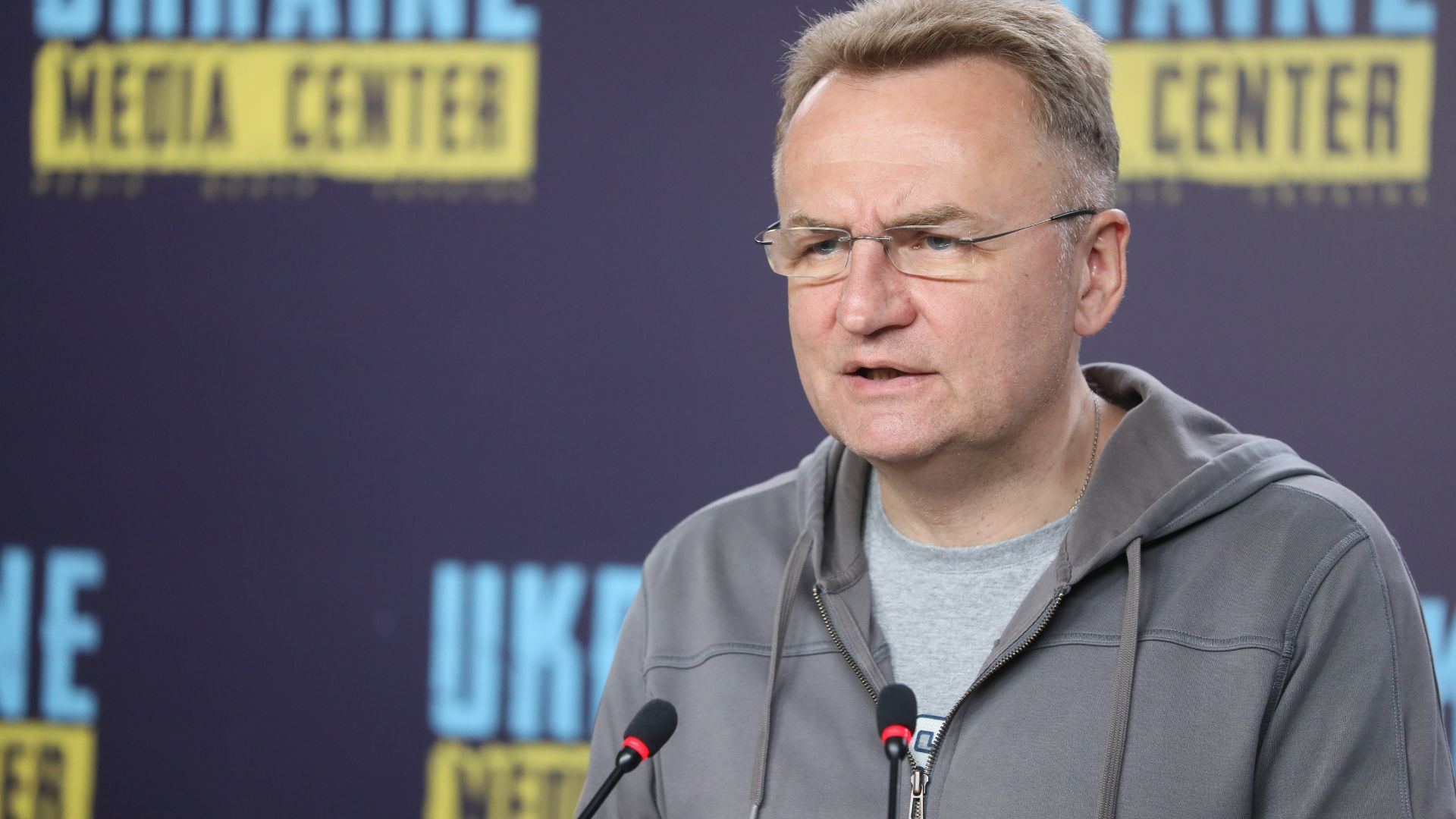 Андрей Садовый рассказал о "прослушке" Андрей Садовый рассказал о "прослушке"