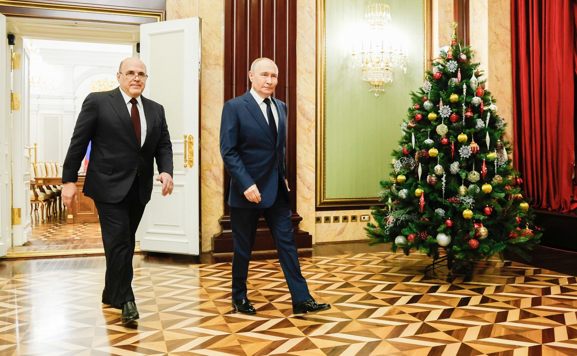 Премьер-министр России Мишустин, российский диктатор Путин