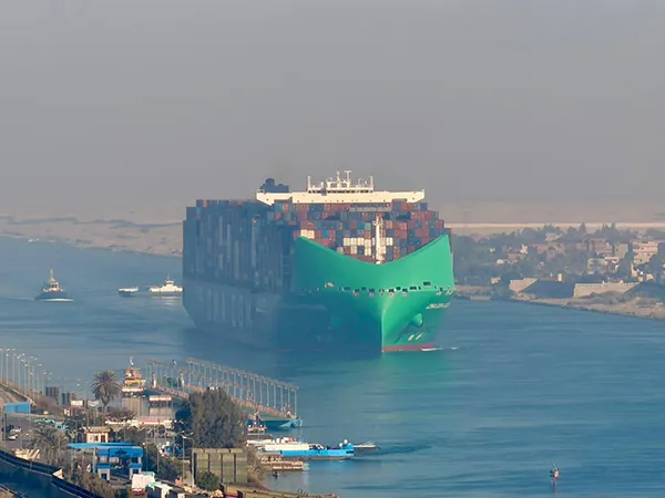 CMA CGM Jacques Saade в Суэцком канале