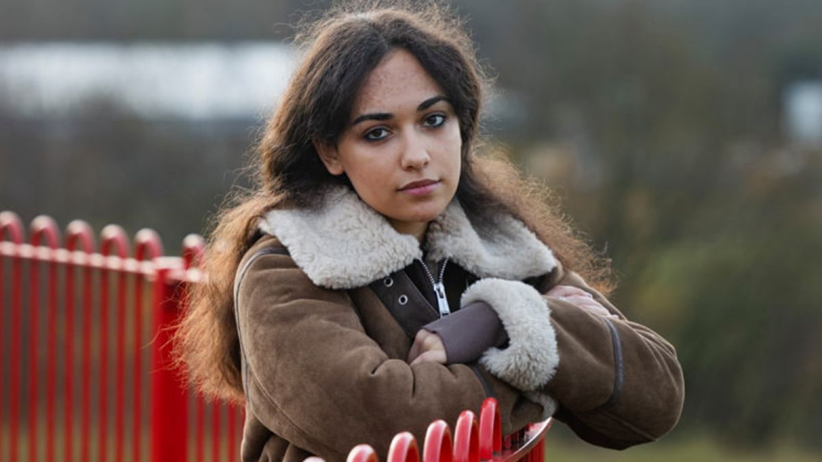 Скандал в Великобритании - переселенка из Донецка и дочь военного ушла из колледжа Скандал в Великобритании - переселенка из Донецка и дочь военного ушла из колледжа