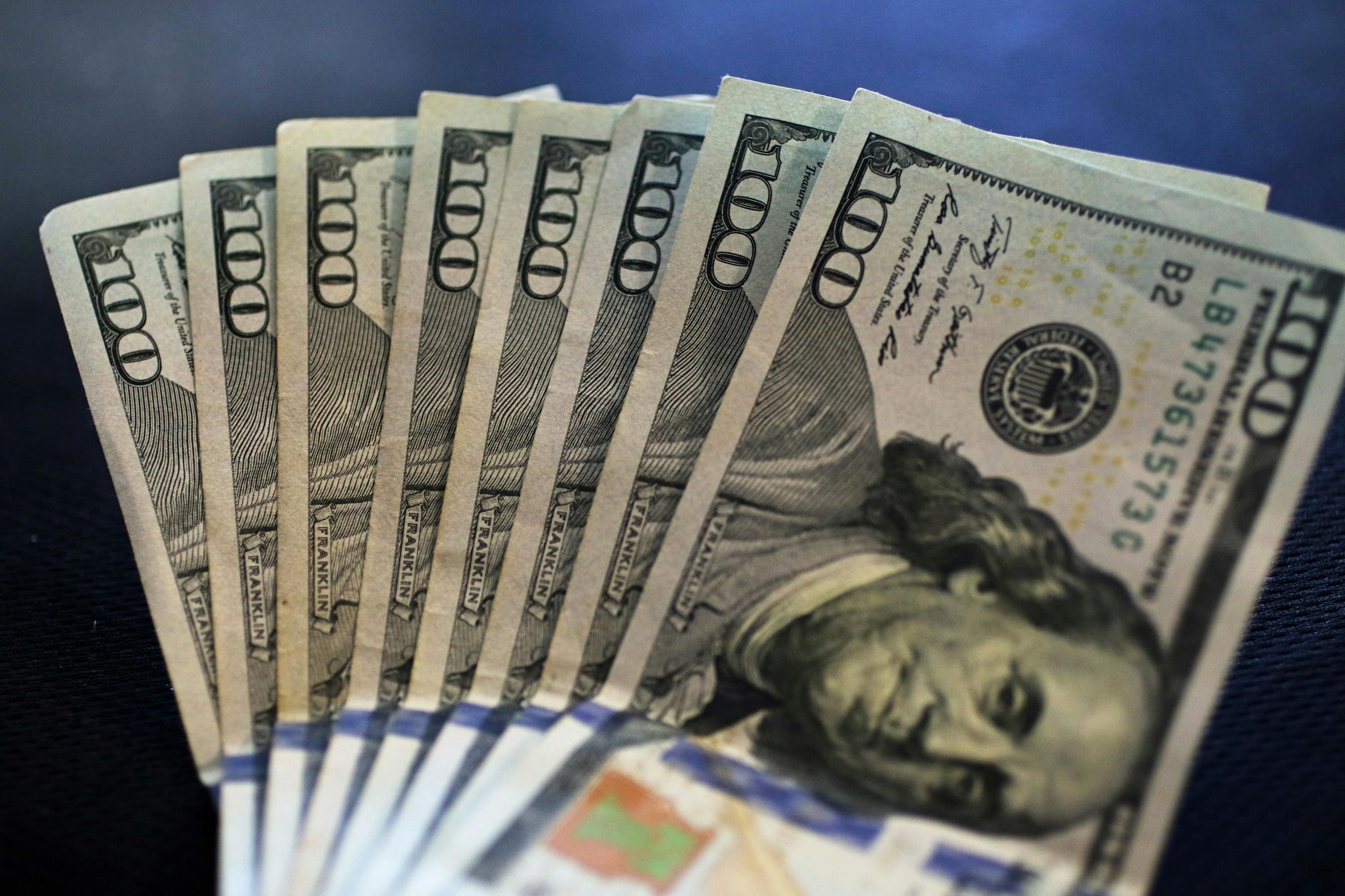 Курс долара в обмінниках 26 грудня - за скільки здавати долар сьогодні, чи вигідна ціна валюти Курс долара в обмінниках 26 грудня - за скільки здавати долар сьогодні, чи вигідна ціна валюти