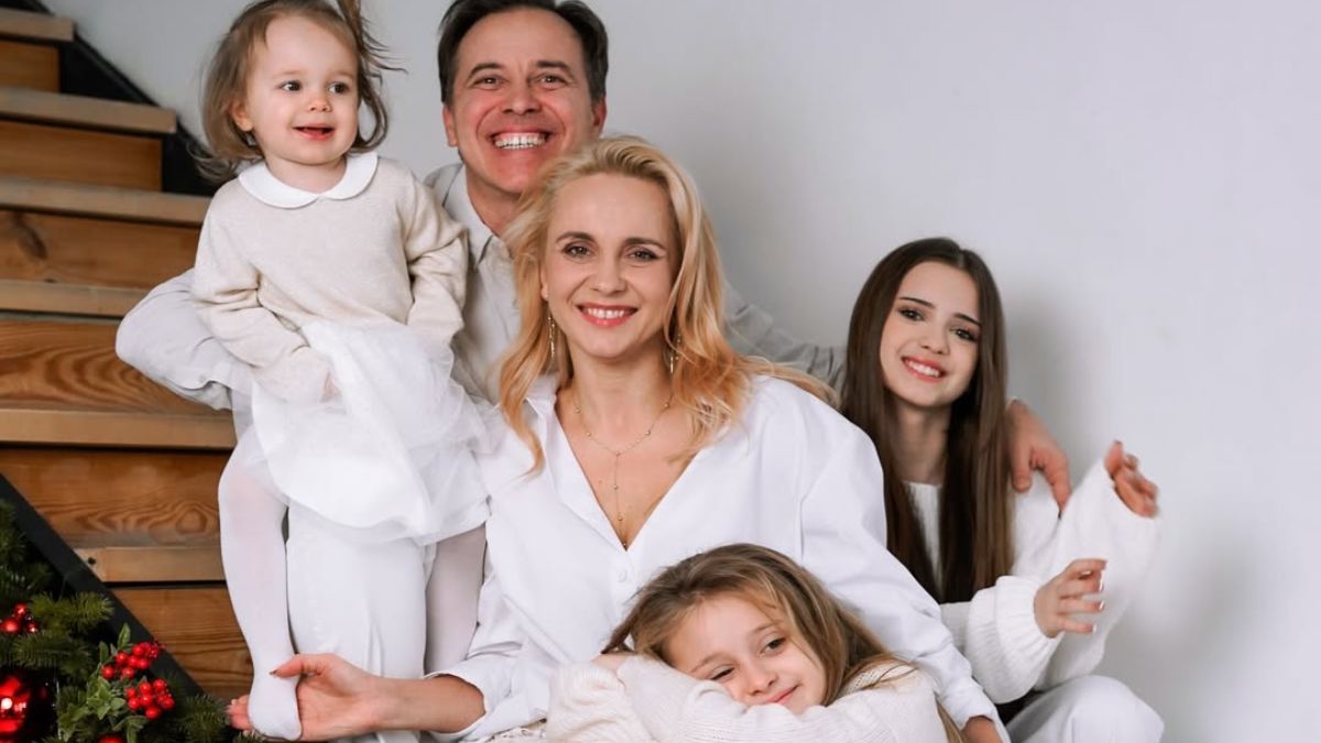 Лілія Ребрик з чоловіком і доньками