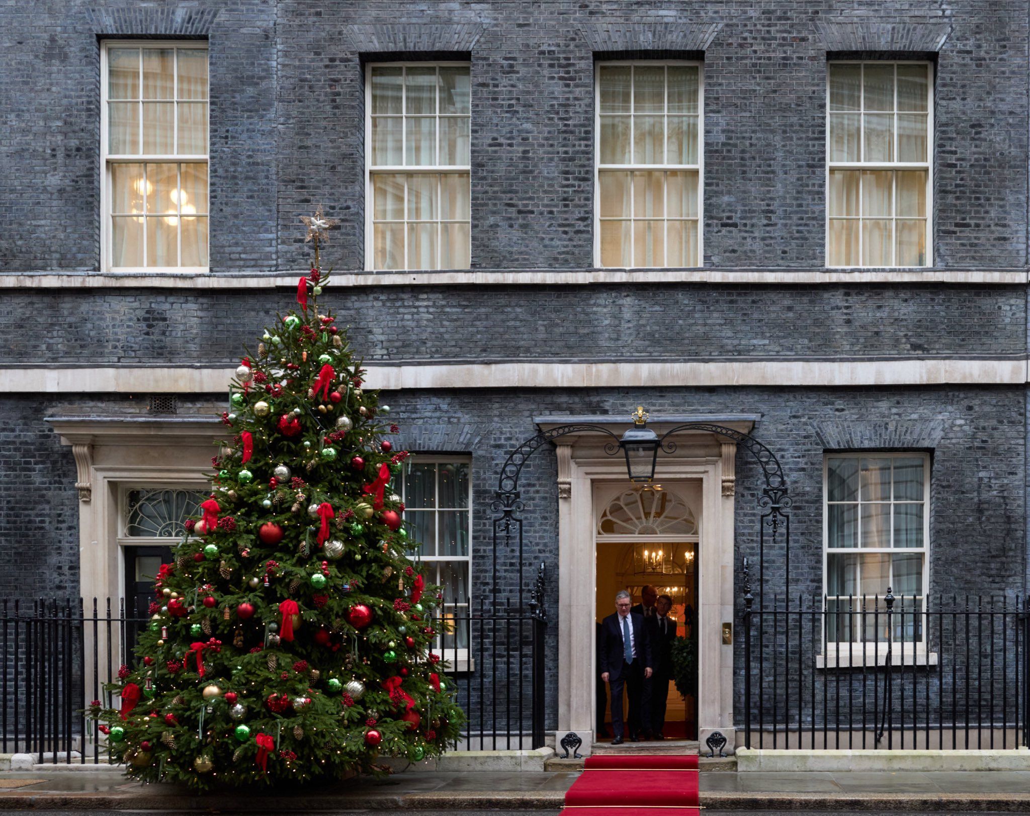 Елку в Британии украшает украинская игрушка в Британии