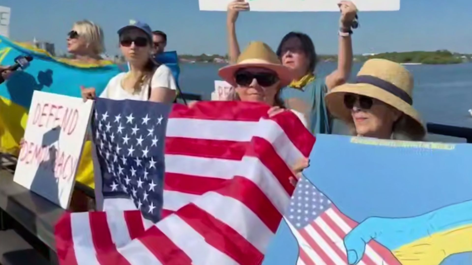 Митинг возле Мар-а-Лаго Митинг возле Мар-а-Лаго