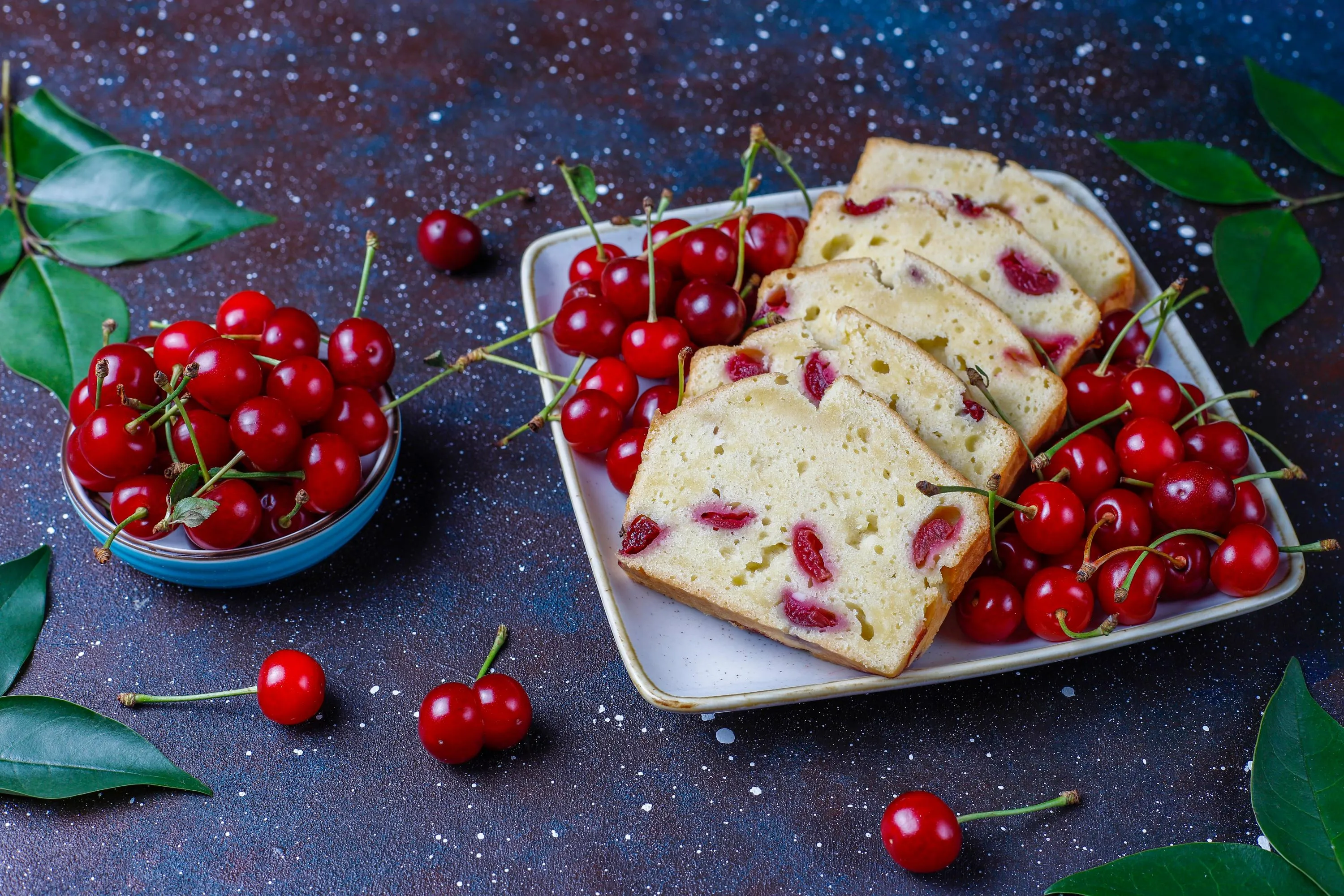 Пляцок з вишнями / Фото Freepik Пляцок з вишнями / Фото Freepik