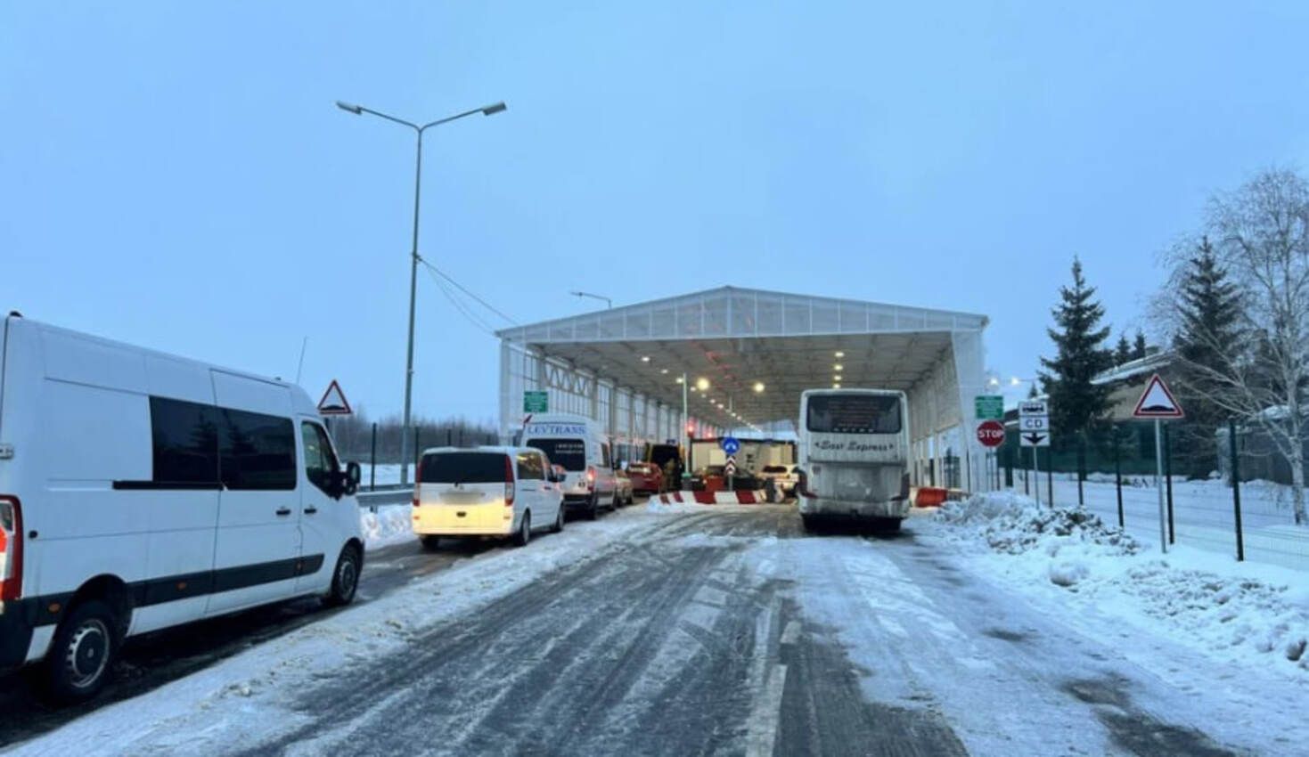 В Госпогранслужбе рассказали об очередях на границе В Госпогранслужбе рассказали об очередях на границе