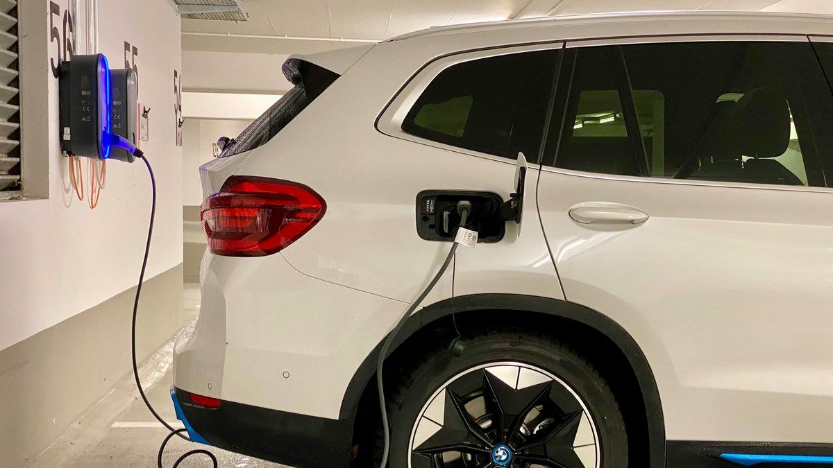 Почему водители отказываются от электромобилей и возвращаются к бензиновым авто