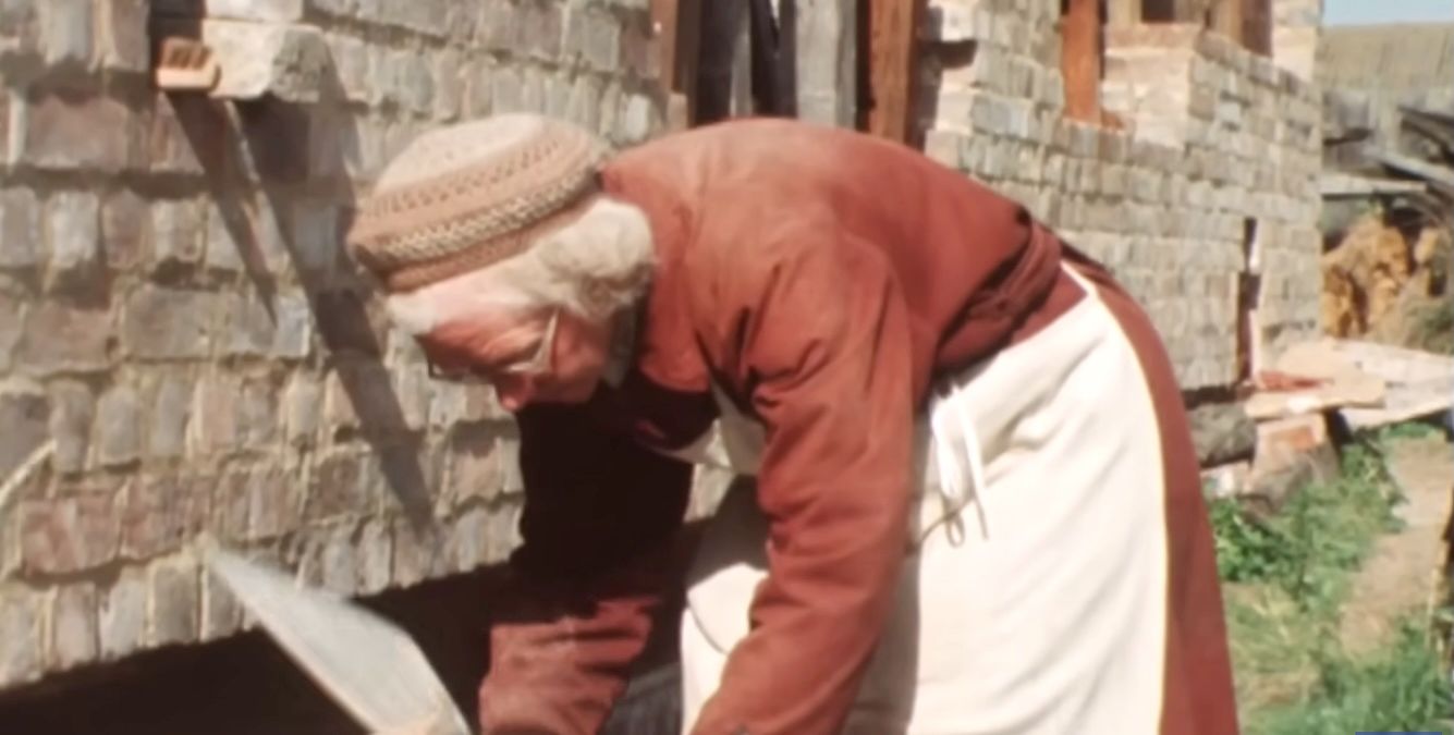 Жінка цегла за цеглою перенесла свій будинок на 160 кілометрів Жінка цегла за цеглою перенесла свій будинок на 160 кілометрів