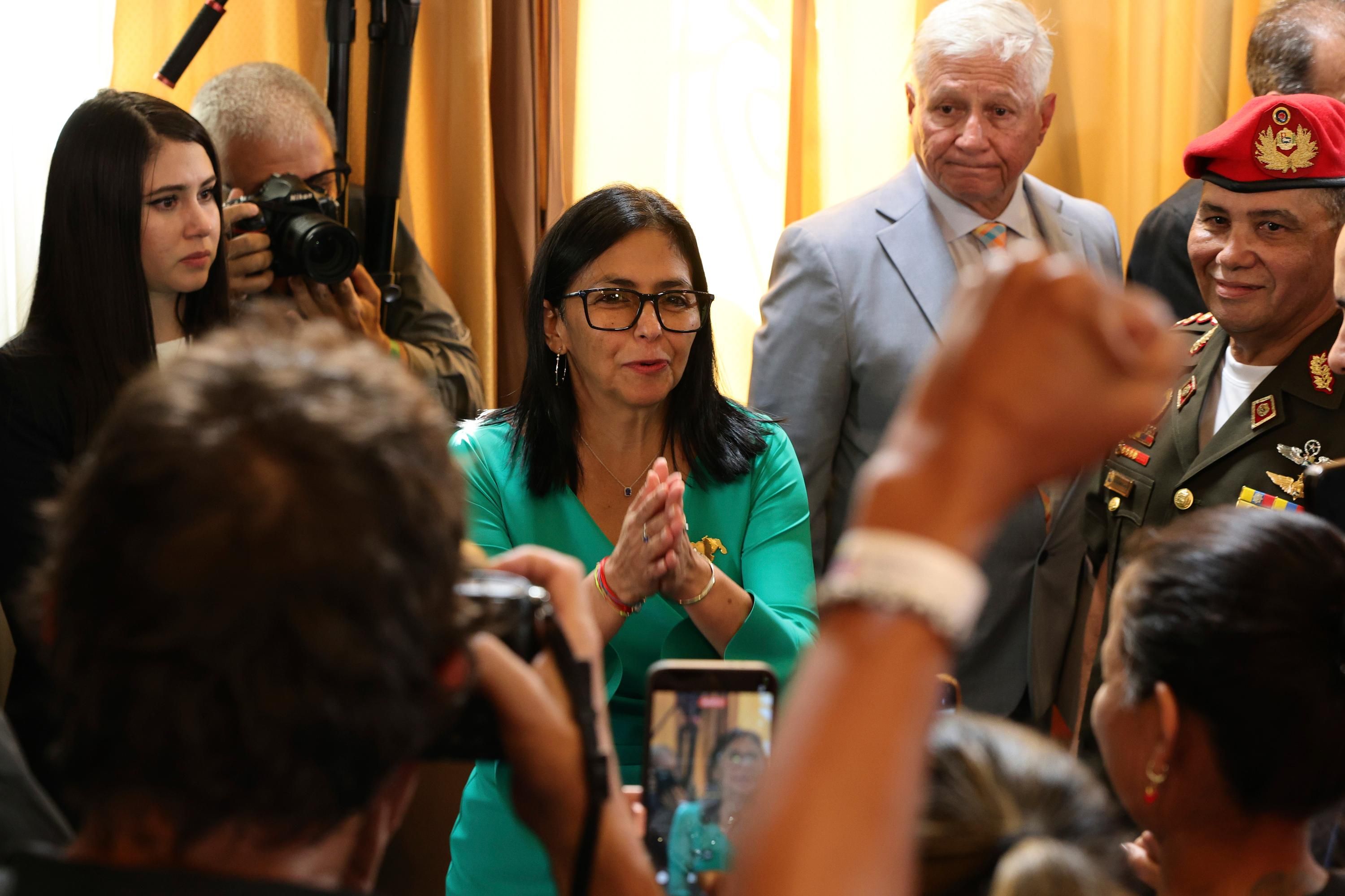 Родригес стала временным лидером Венесуэлы Родригес стала временным лидером Венесуэлы