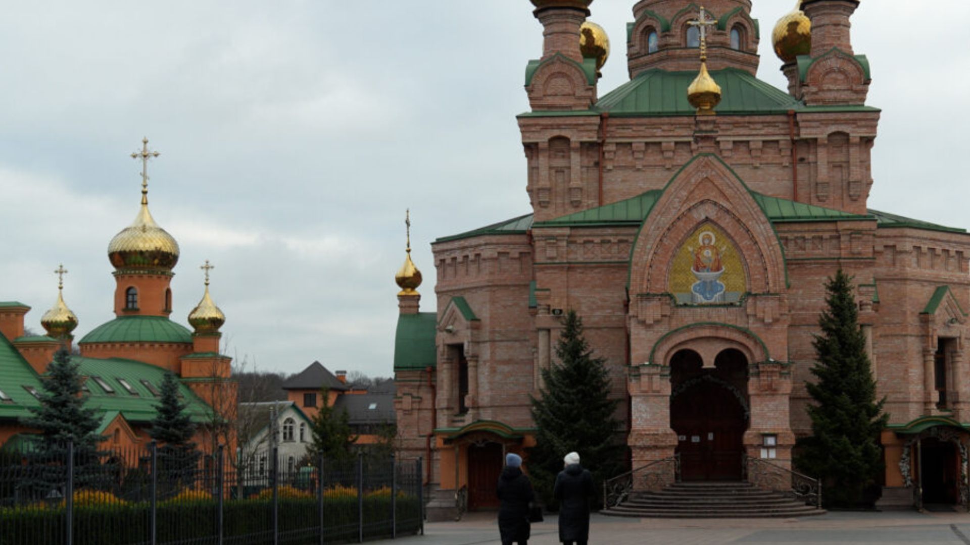 Фото з території монастиря