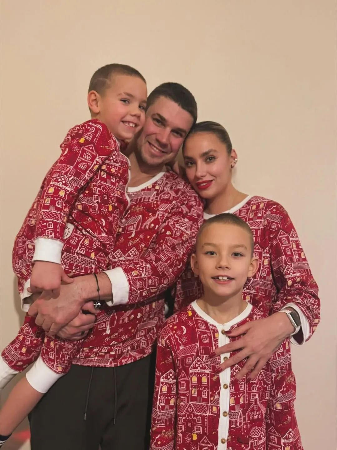 Дмитрий Черкасов с женой и детьми Дмитрий Черкасов с женой и детьми Дмитрий Черкасов с женой и детьми Дмитрий Черкасов с женой и детьми