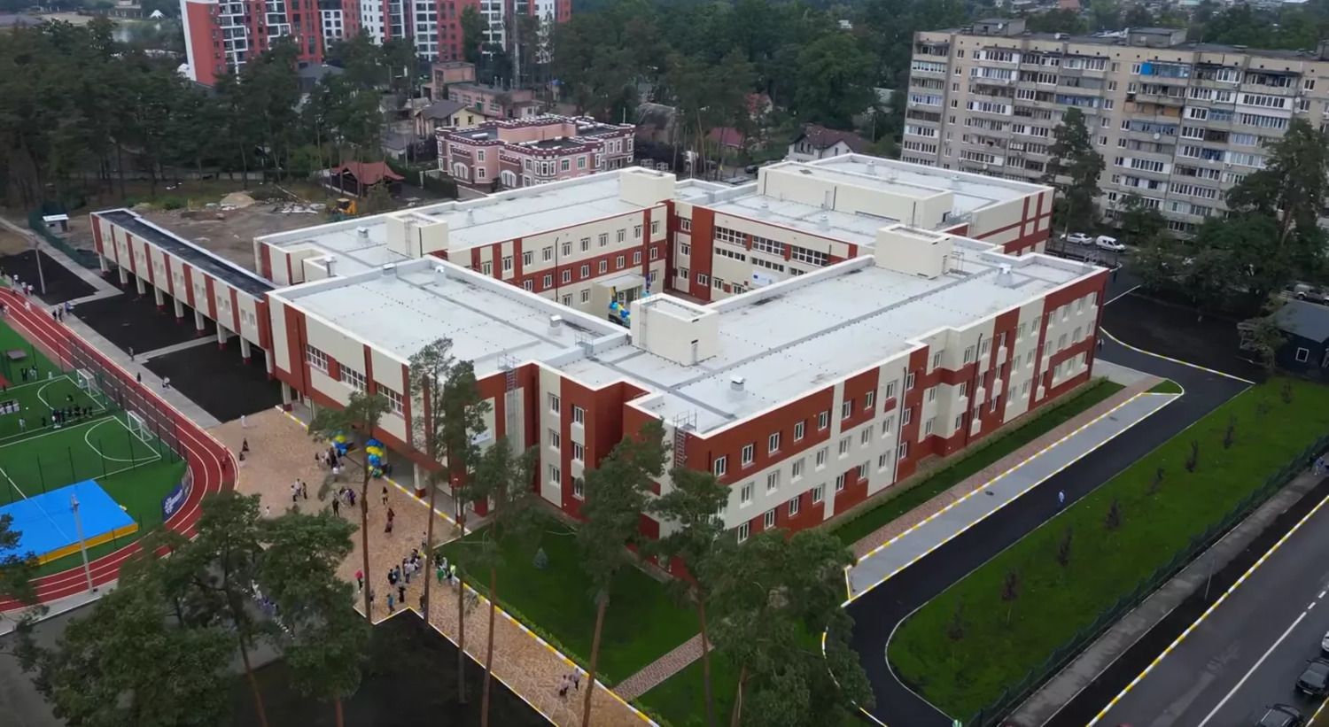 Відбудова шкіл в Україні 