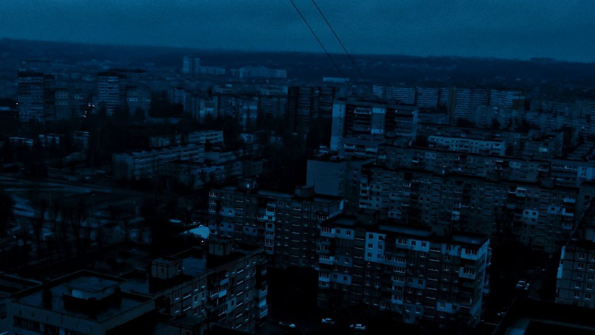 Блекаут у Дніпрі: моторошні фото чорних вулиць міста - 24 Канал