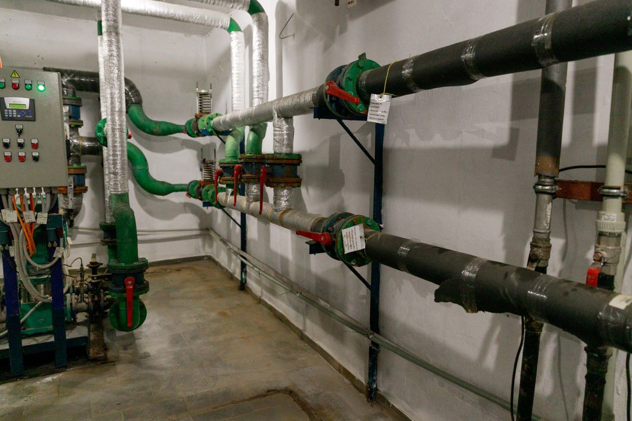 В Киеве сливают воду из труб - что это значит, будут ли киевляне без тепла