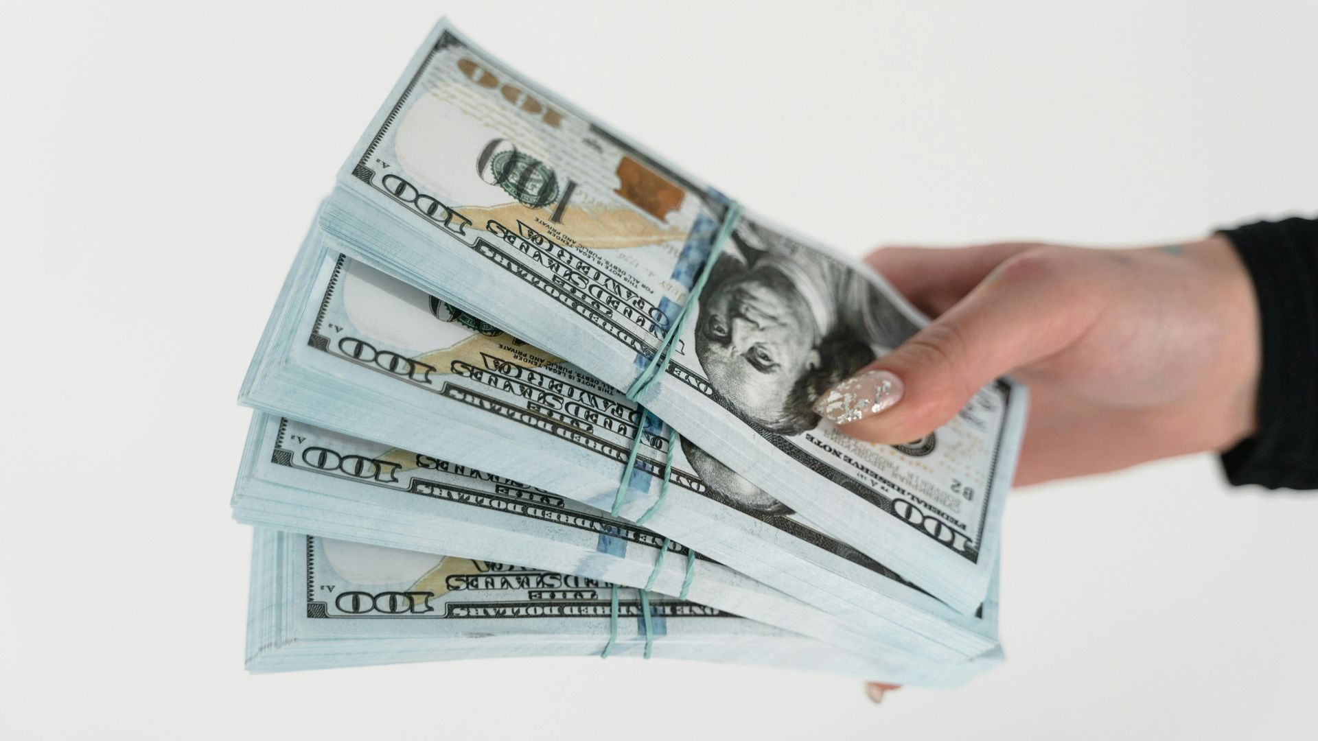 Каким будет курс доллара и евро 12 января 2026 года