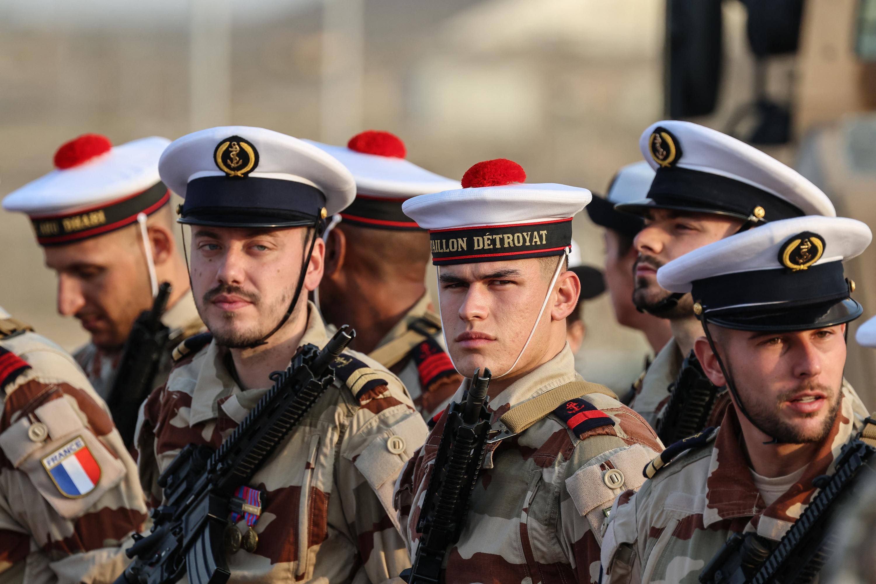 Франція направить в Україну 6 тисяч осіб - про що говорив Макрон на закритому засіданні