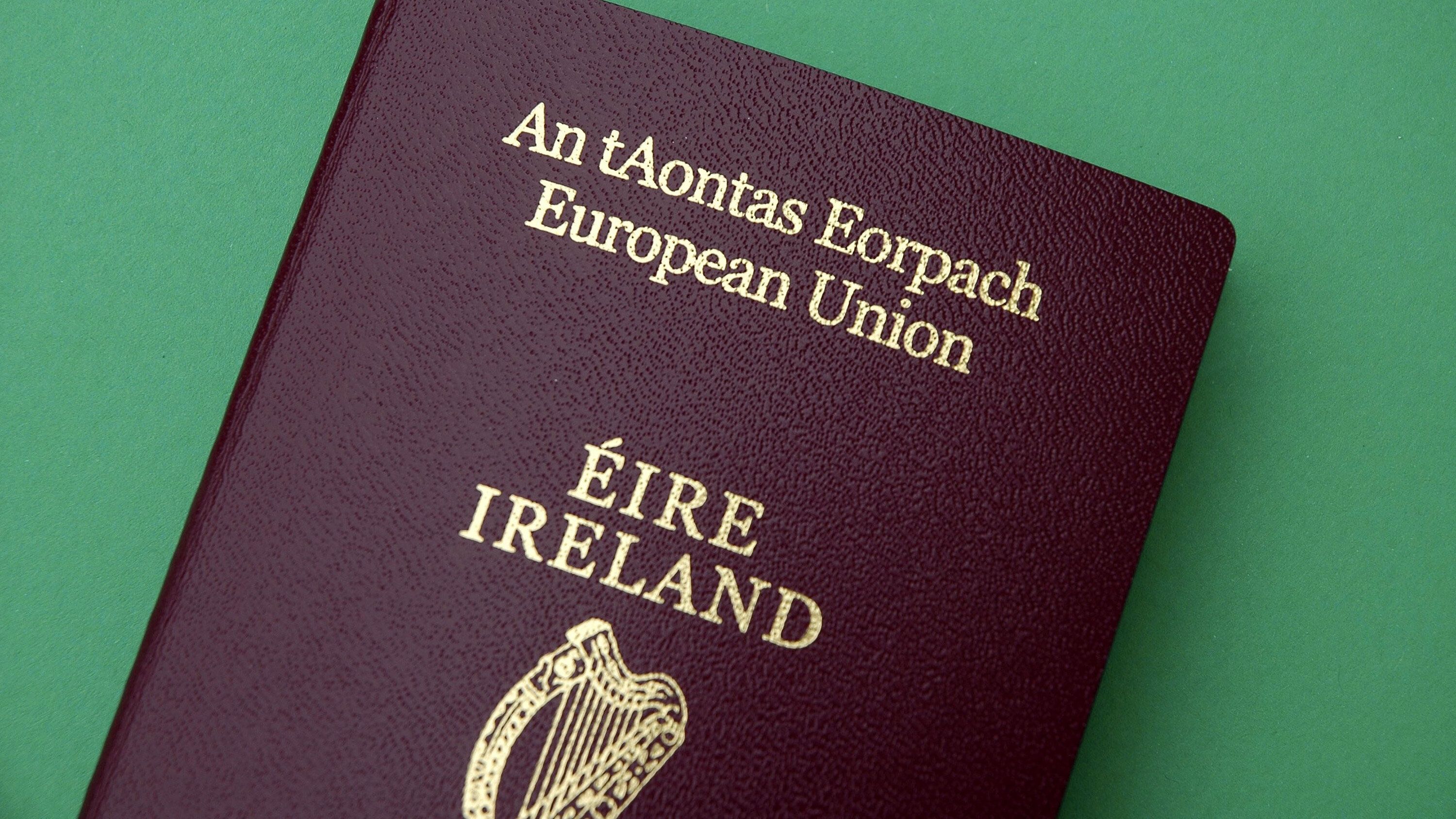 В Ірландії відкликають тисячі нових паспортів через невідповідність стандартам В Ірландії відкликають тисячі нових паспортів через невідповідність стандартам