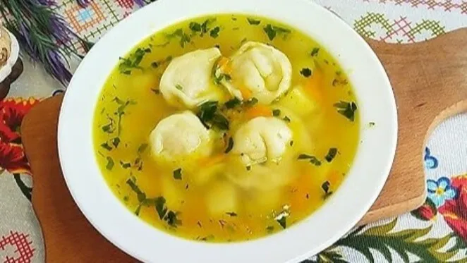 Суп з пельменями Суп з пельменями