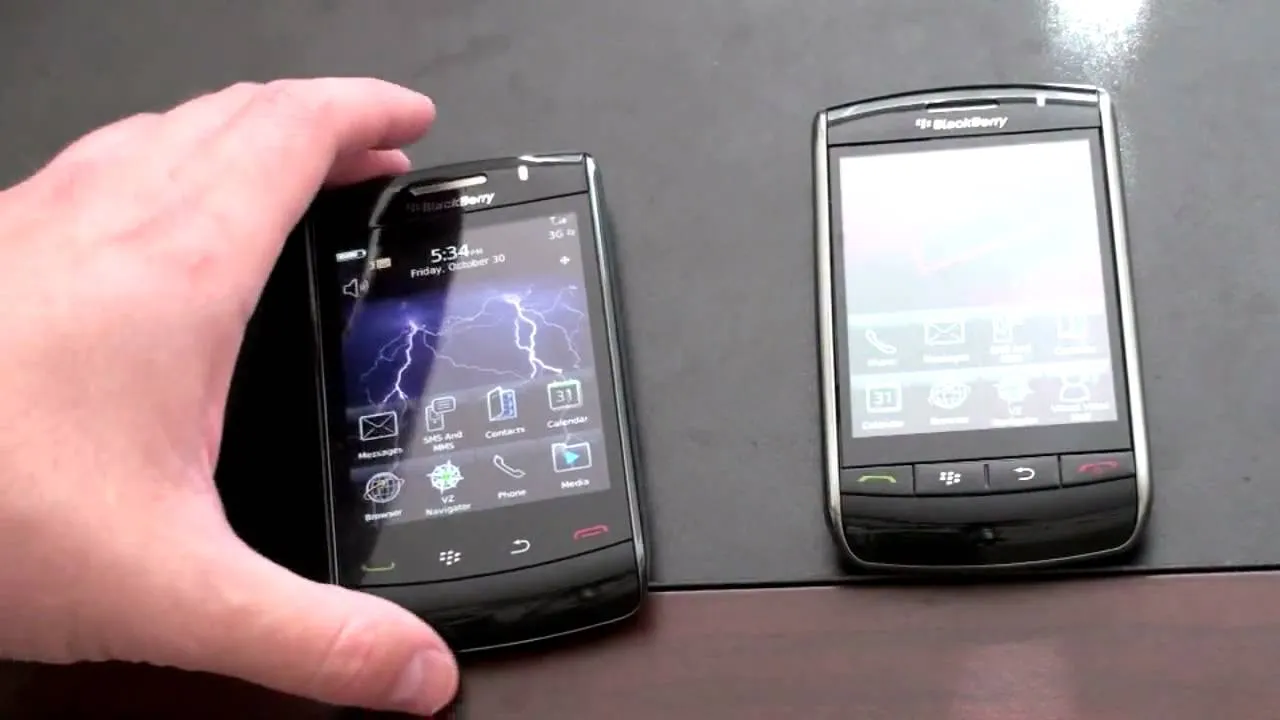Blackberry Storm 2 та BlackBerry Storm 1