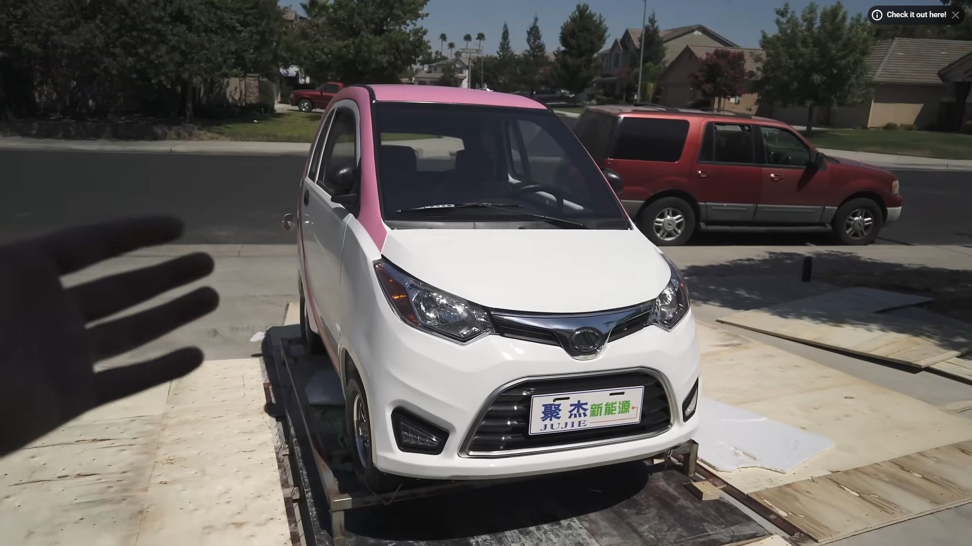 Автомобіль, який прислали блогеру замість спорткара