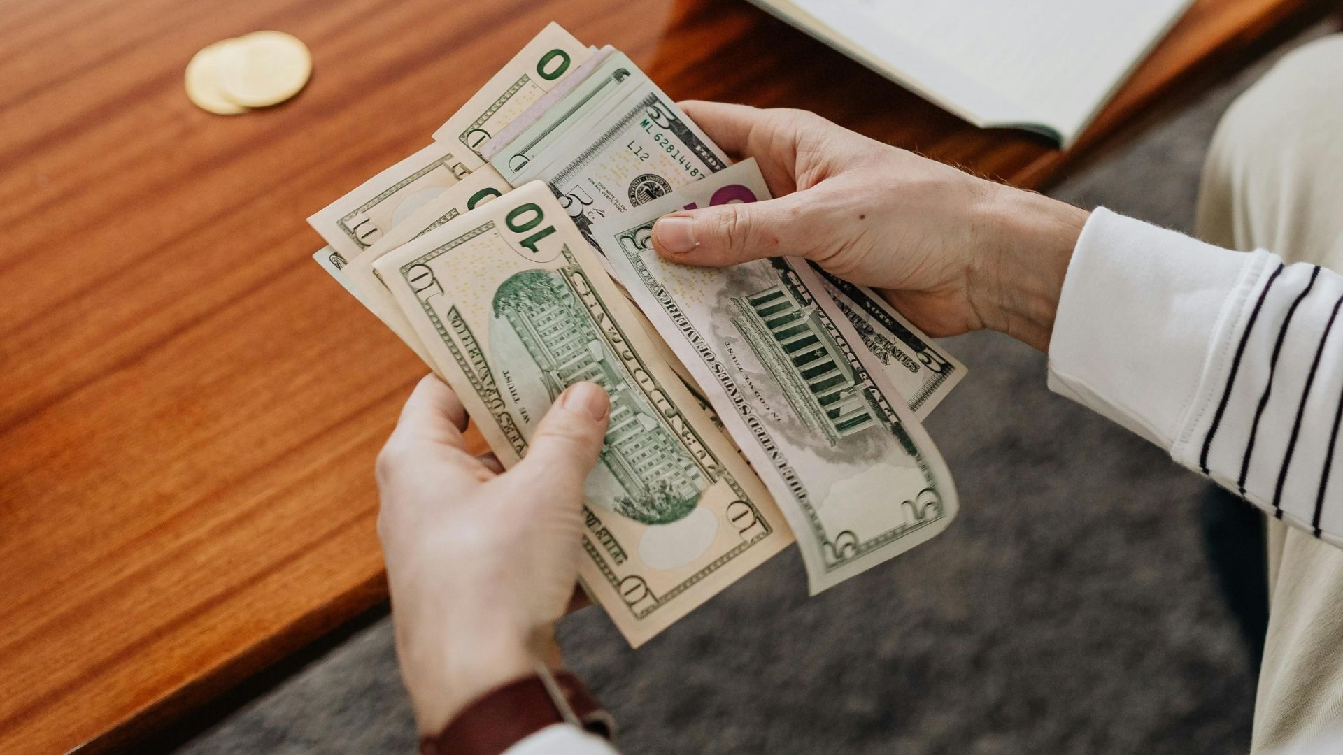 Каким будет курс доллара и евро 15 января 2026 года