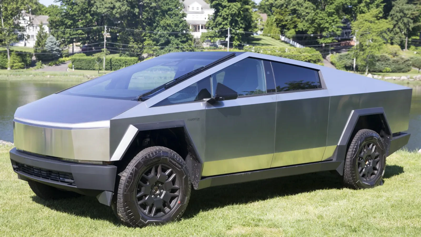 Амбициозные цели Tesla для Cybertruck остались недостижимыми