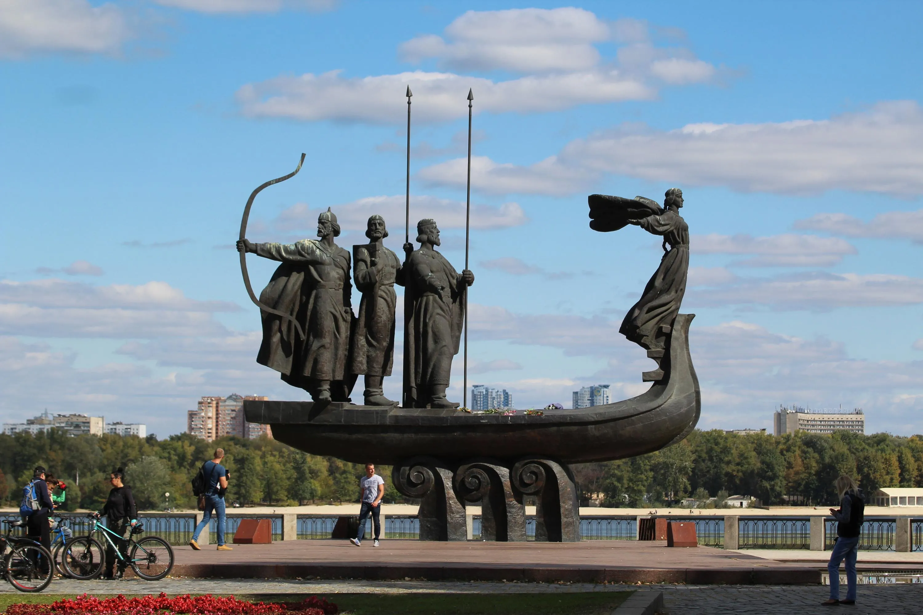 Пам'ятник засновникам Києва Пам'ятник засновникам Києва