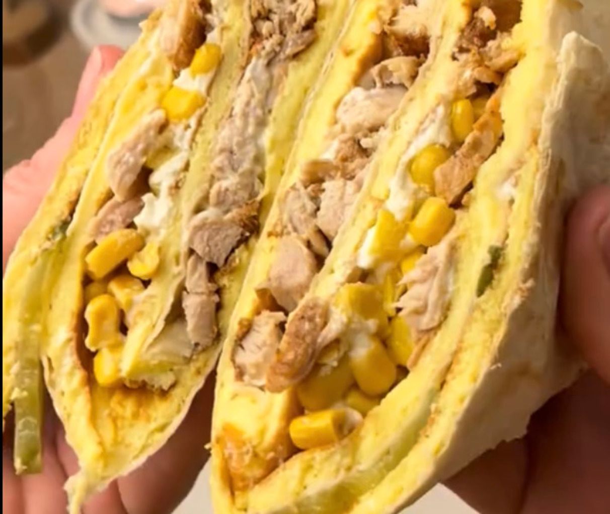 Апетитний омлет у лаваші Апетитний омлет у лаваші