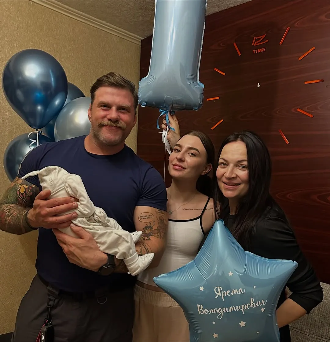 Володимир Ращук із дітьми та дружиною Володимир Ращук із дітьми та дружиною