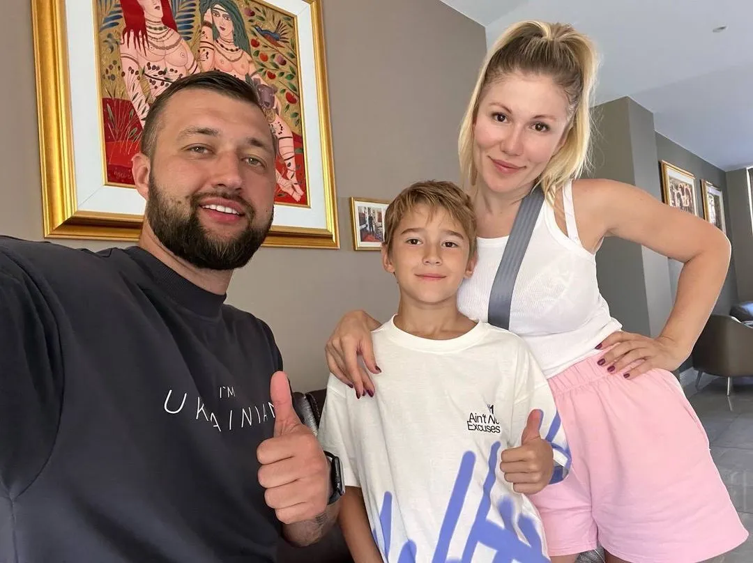 Тамерлан та Альона з сином Тамерлан та Альона з сином