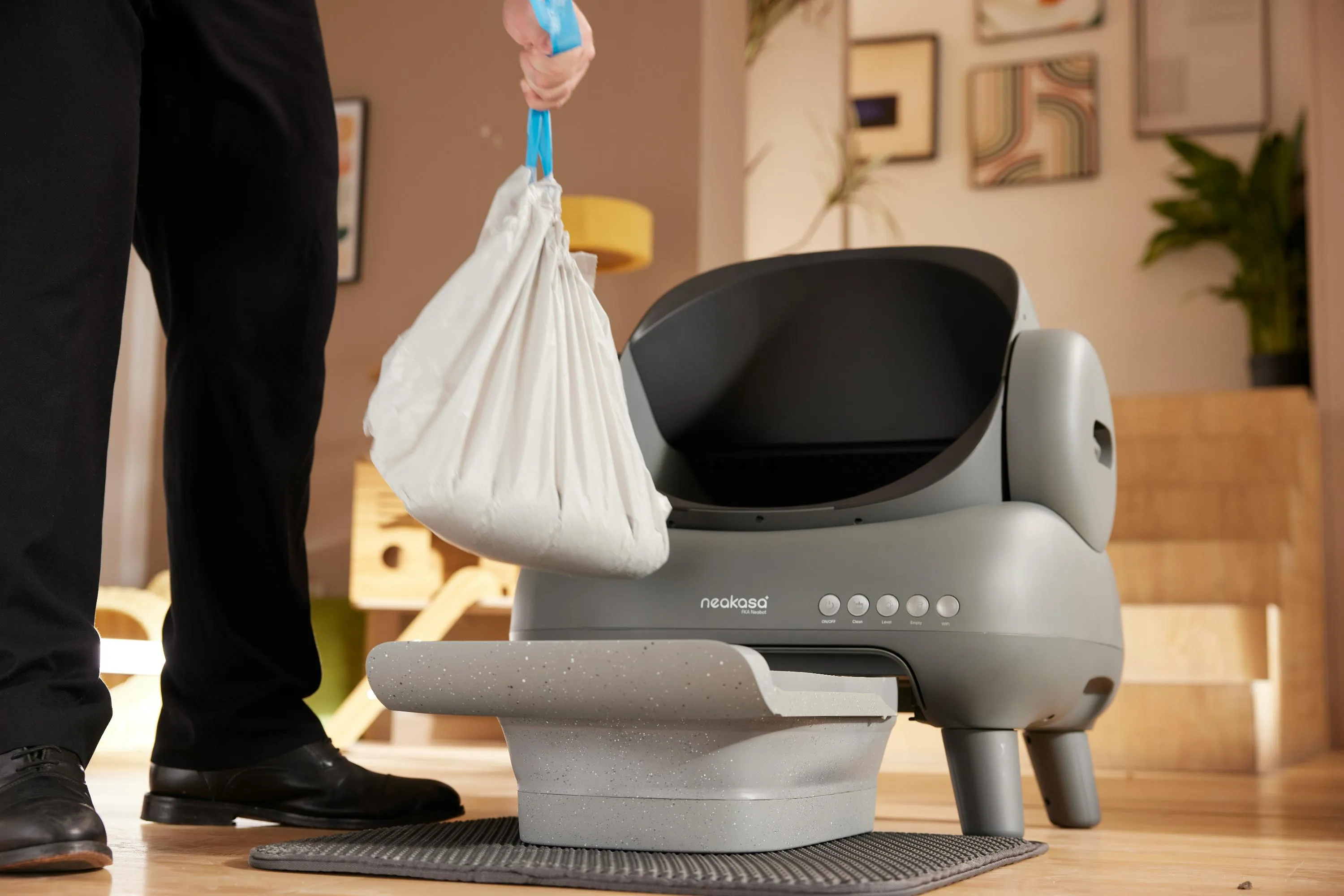 Краще викидати котячі наповнювачі в унітаз 