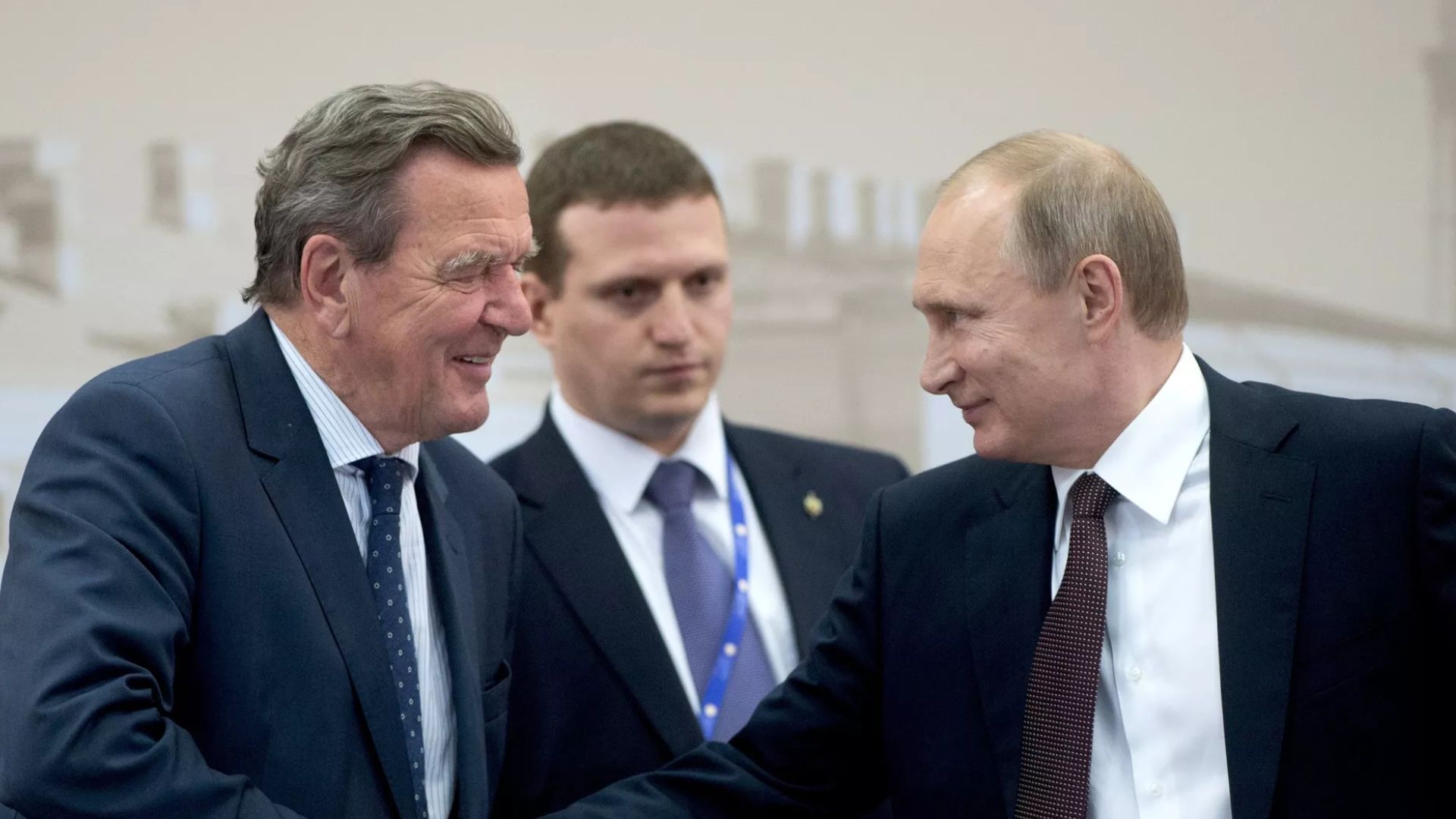 Ексканцлер Німеччини Шредер не передав документи про розмови з Путіним - 24 Канал