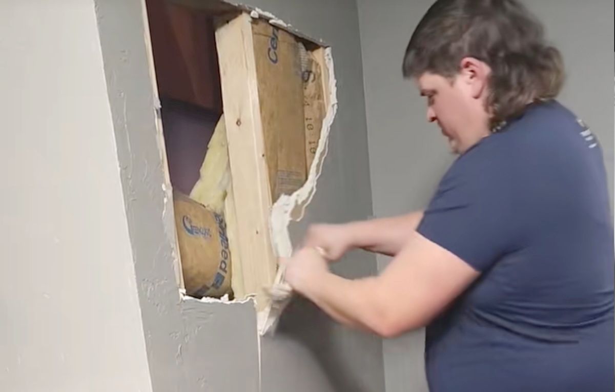 Пара купила будинок і знайшла секретний поверх Пара купила будинок і знайшла секретний поверх