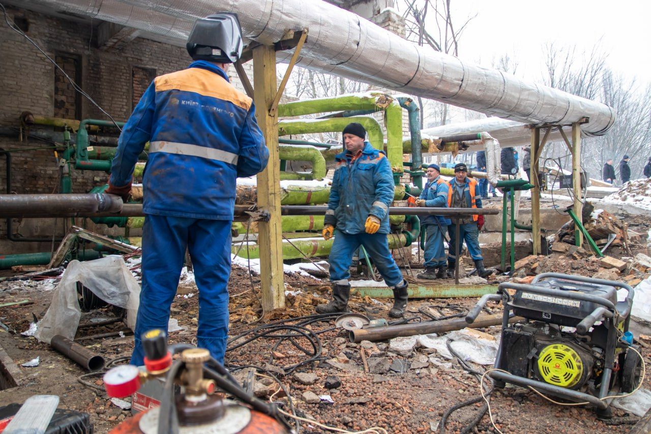 Фахівці відновлюють інфраструктуру після атак