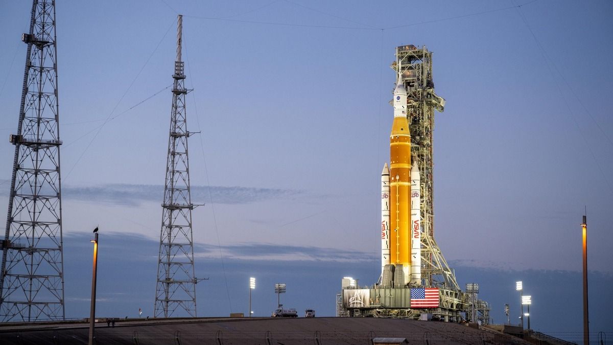 Ракета Artemis 2 прибыла на место запуска и готовится к пилотируемой миссии