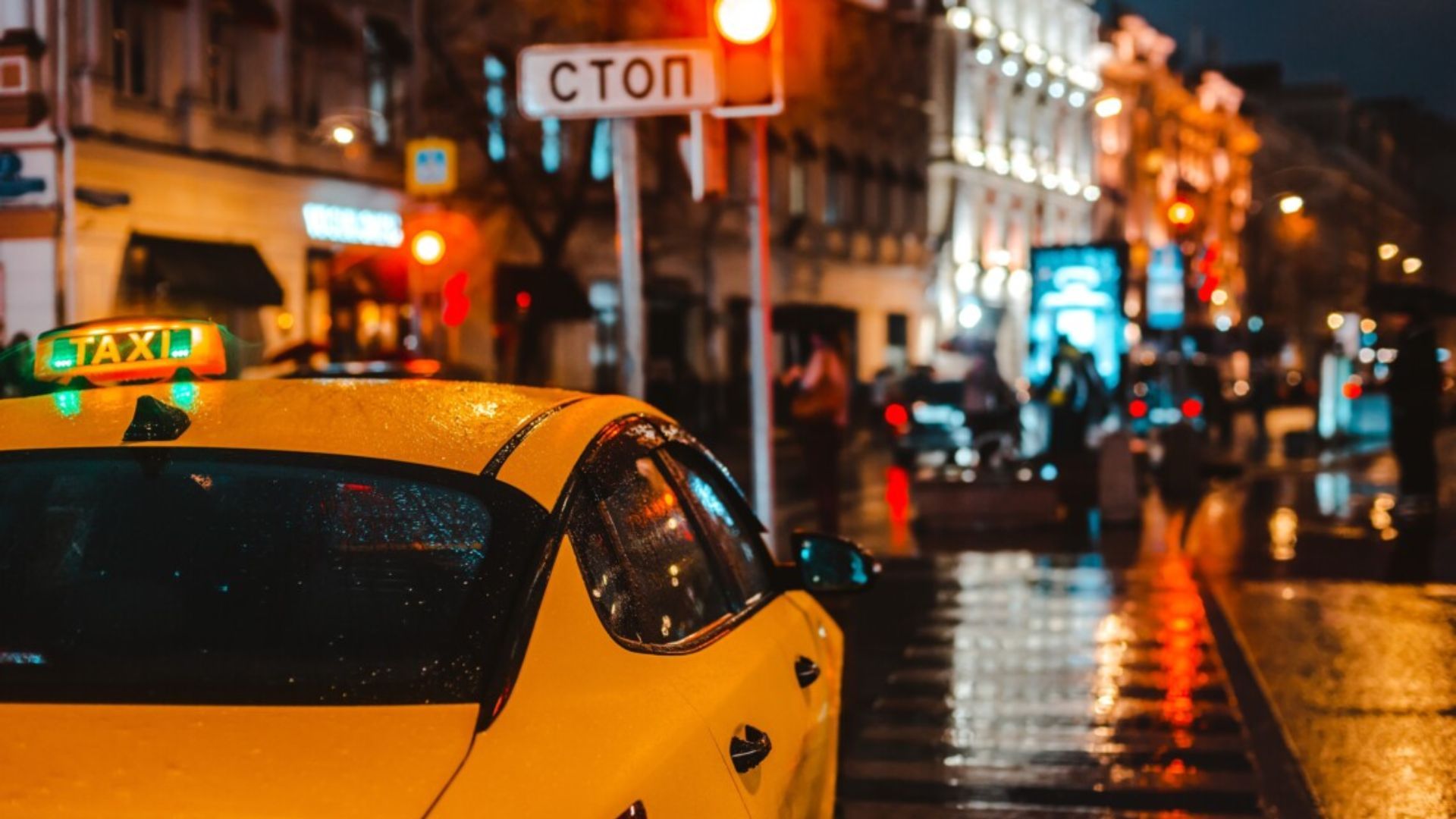 У Києві піднялися ціни на таксі через обмеження руху метро