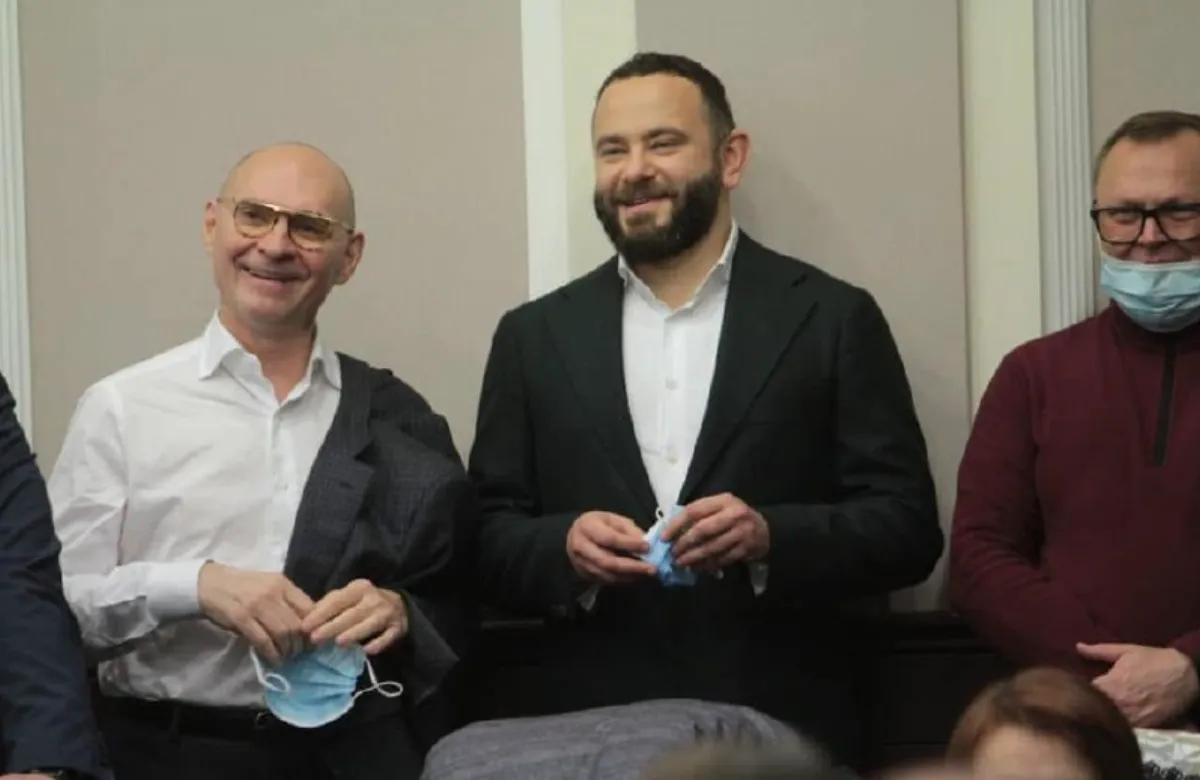 Скляров поряд із Дубінським Скляров поряд із Дубінським