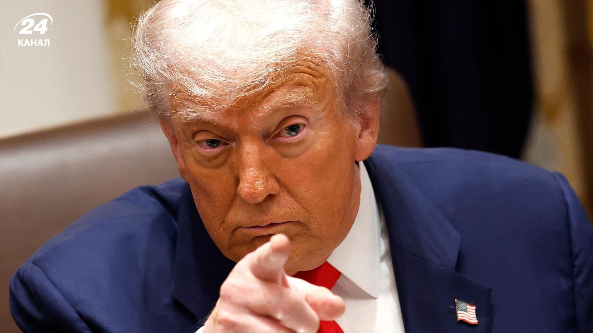 Трамп в очередной раз приравнял жертву к агрессору, Украину к России Трамп в очередной раз приравнял жертву к агрессору, Украину к России