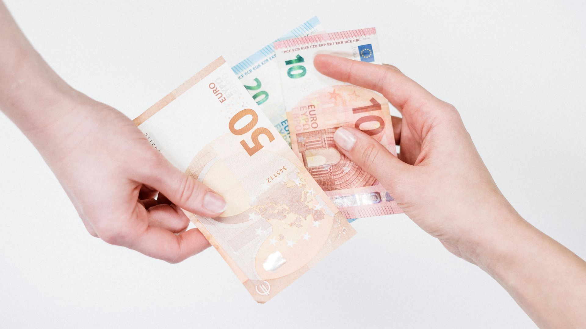 Яким буде курс долара та євро 27 січня 2026 року