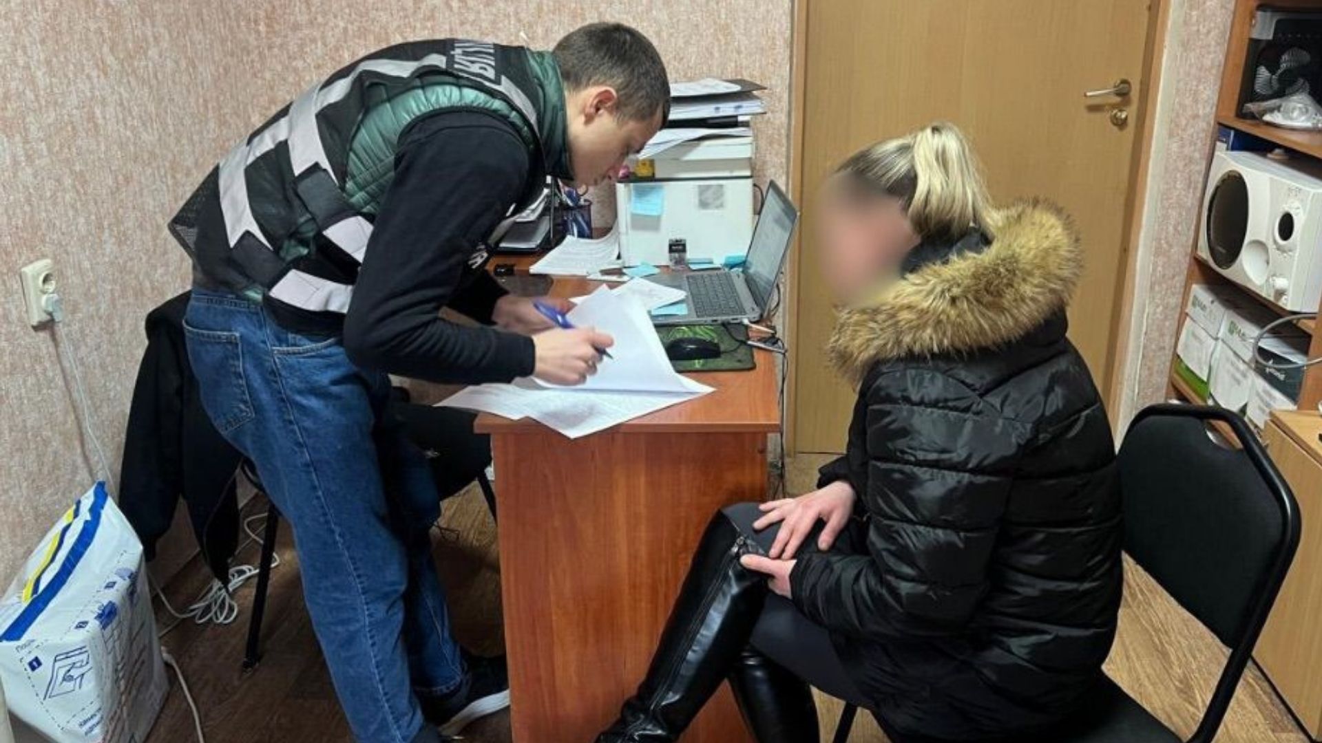 В Киеве мать систематически пытала своего 9-летнего сына в течение года - 24 Канал В Киеве мать систематически пытала своего 9-летнего сына в течение года - 24 Канал