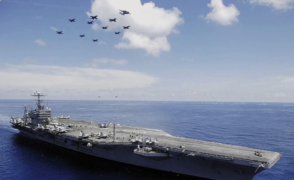 Американский авианосец USS Abraham Lincoln