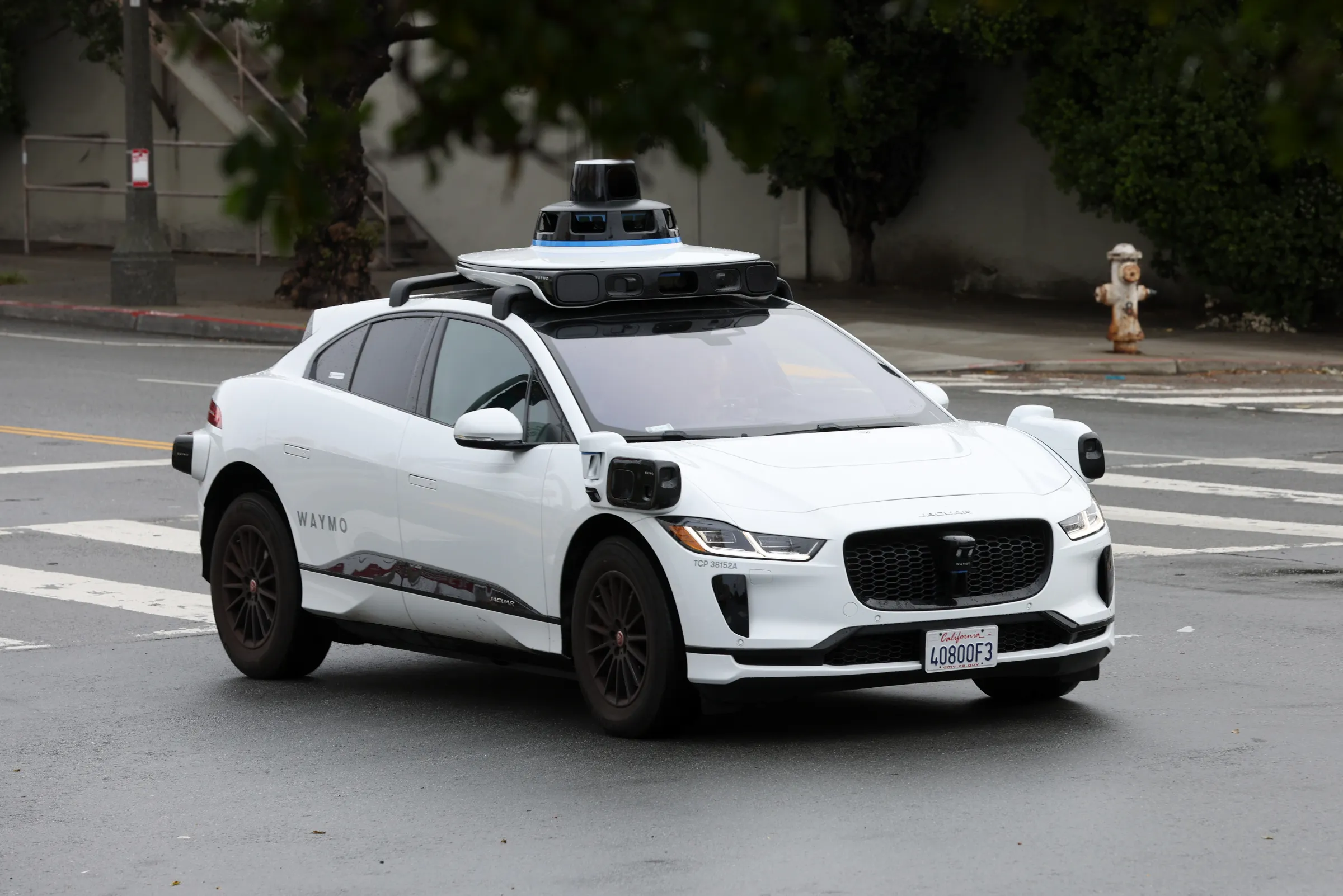 Waymo подтвердила наезд роботакси на ребенка в Санта-Монике